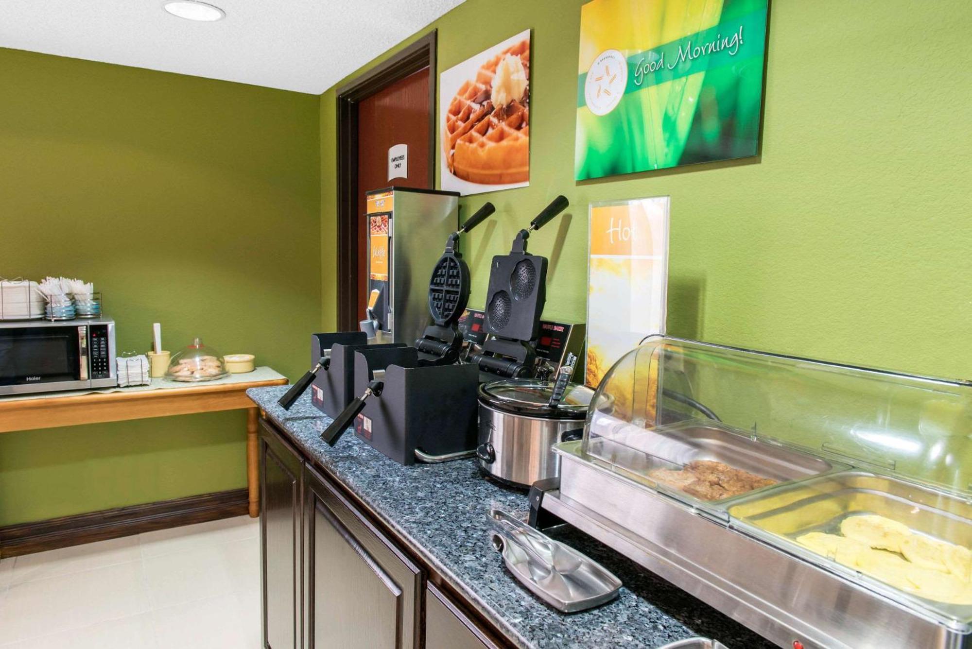 Quality Inn & Suites Anderson I-69 Екстериор снимка