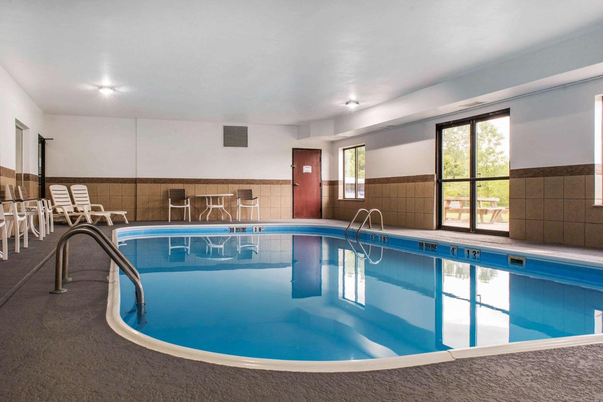 Quality Inn & Suites Anderson I-69 Екстериор снимка
